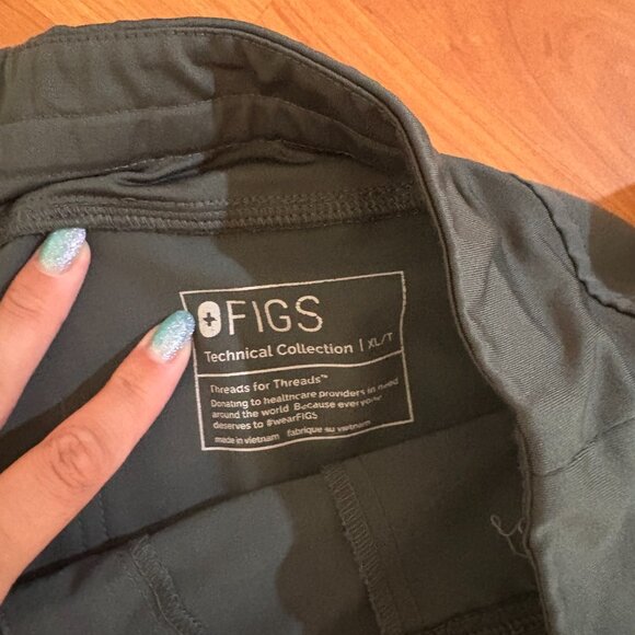 FIGS scrubs - Picture 3 of 3